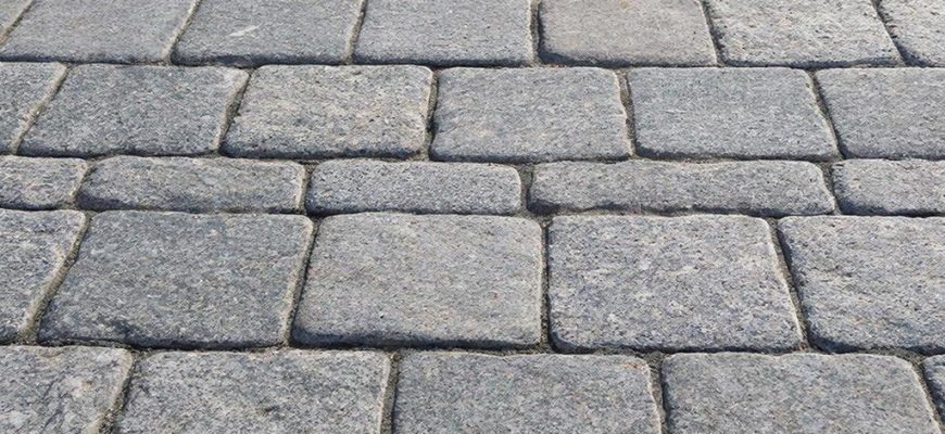 Вечность под ногами: как гранитная брусчатка превращает обычную дорожку в произведение искусства